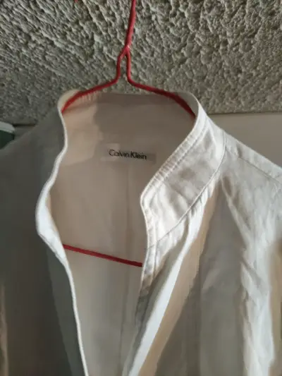 Vestido blanco Calvin Klein con botones - miniatura 3