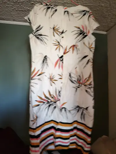 Vestido estampado floral para mujer - miniatura 1