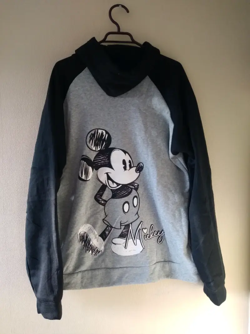 Polerón Disney Mickey Mouse gris y negro - 2
