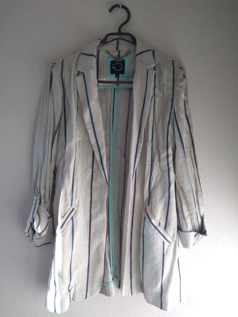 Blazer de rayas para mujer en tonos claros - 1