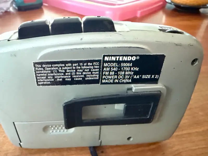 Reproductor de cassette Nintendo con radio AM/FM - 2