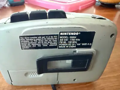 Reproductor de cassette Nintendo con radio AM/FM - miniatura 2