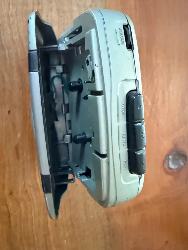 Reproductor de cassette Nintendo con radio AM/FM - 3