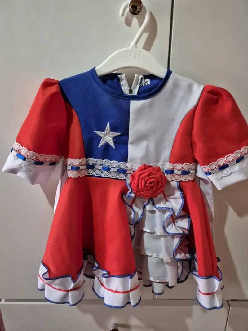 Vestido de niña con diseño bandera chilena - 2