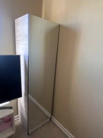 Armario con espejo de madera moderno - miniatura 1