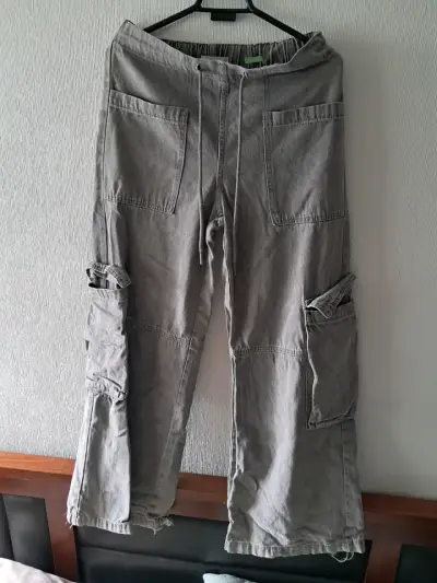 Pantalones cargo grises talla 36 - miniatura 1