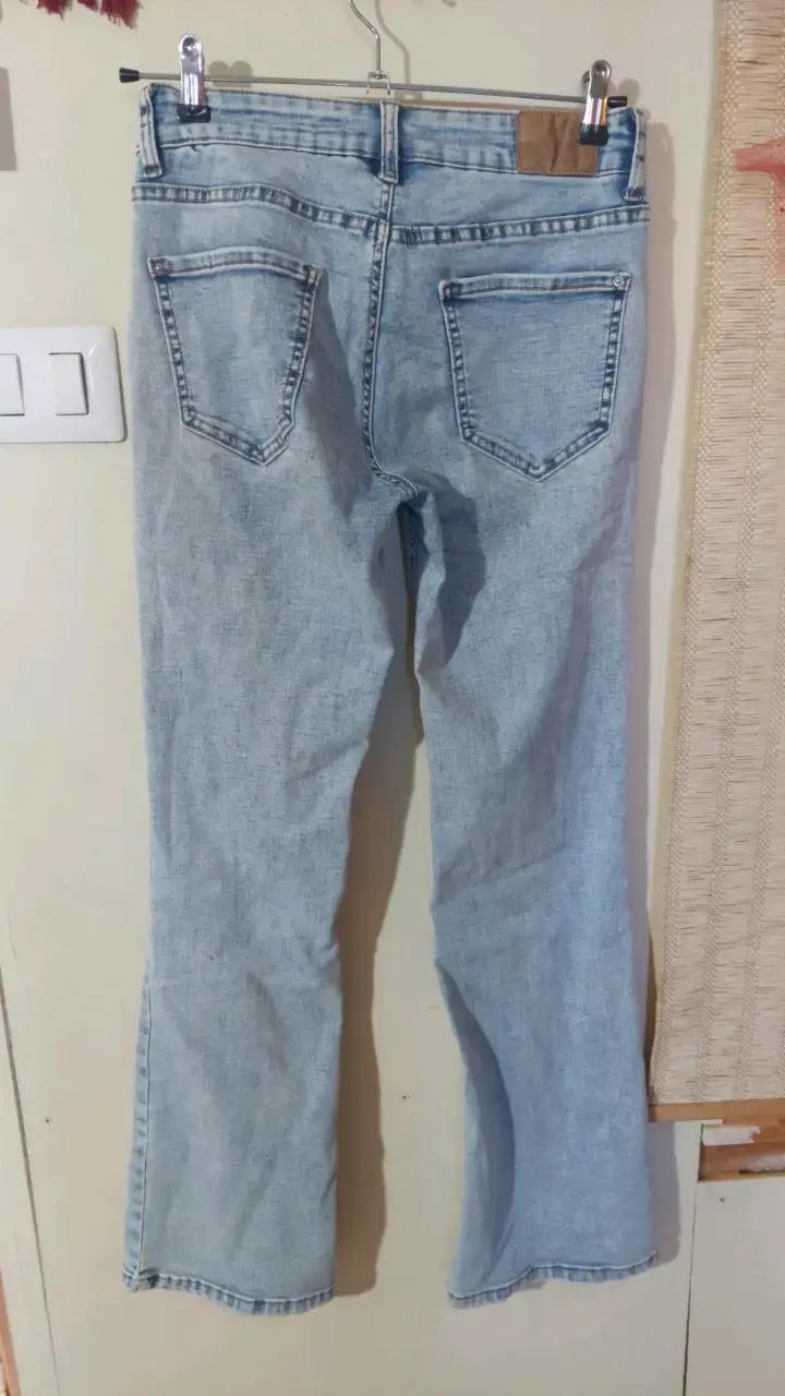 Jeans de mezclilla azul claro para mujer - 2
