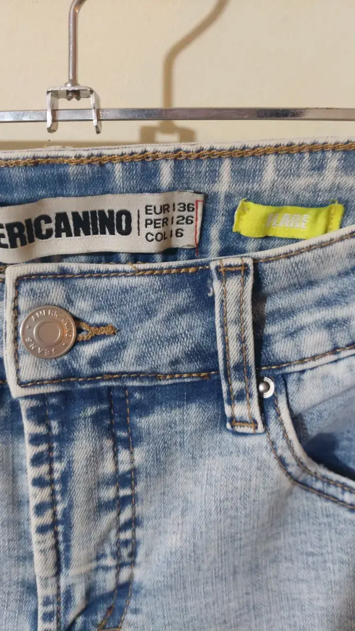 Jeans de mezclilla azul claro para mujer - 3