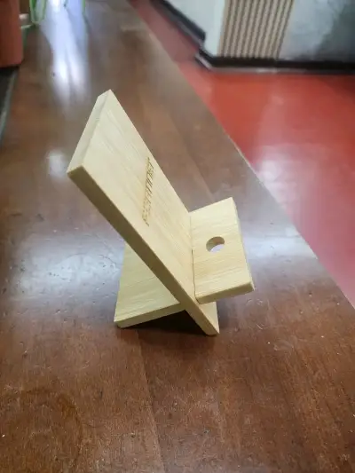 Soporte de madera para celular - miniatura 3