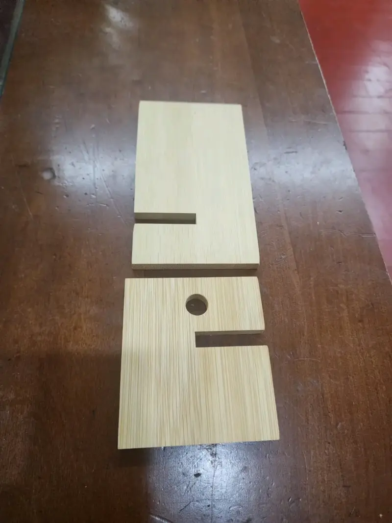 Soporte de madera para celular - 5