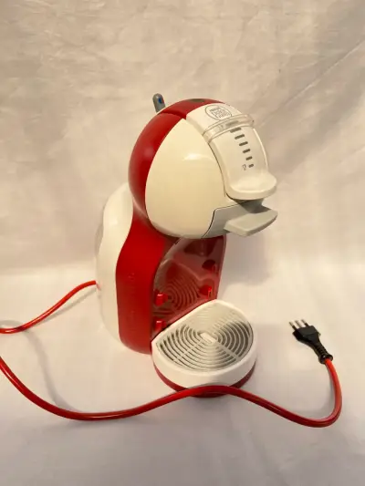 Cafetera Nescafé Dolce Gusto Roja y Blanca - miniatura 2