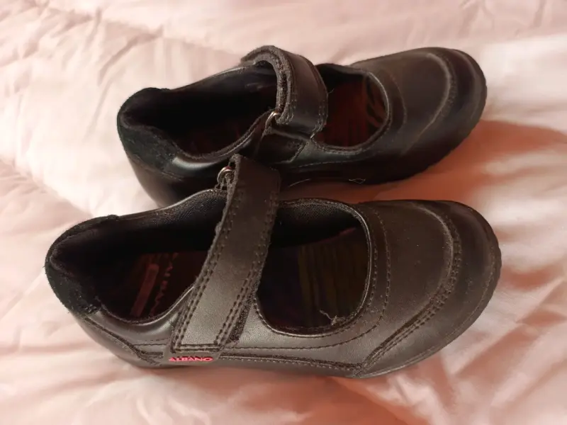 Zapatos escolares negros para niña con velcro - 2