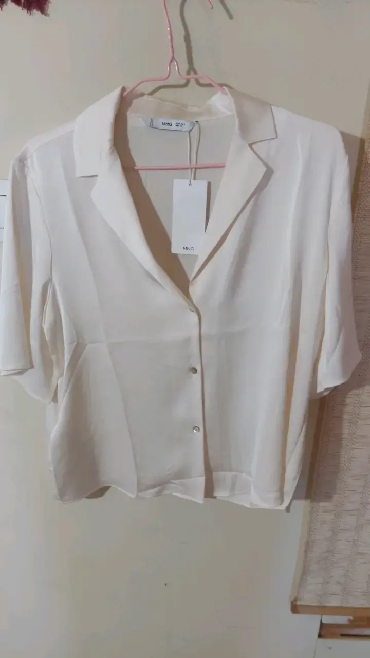 Blusa blanca de manga corta MNG - 1