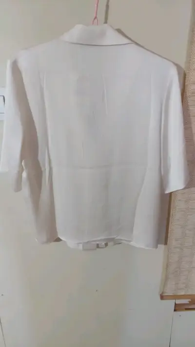 Blusa blanca de manga corta MNG - miniatura 2