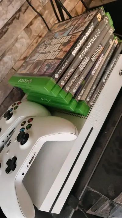 Consola Xbox One S con juegos y controles - miniatura 2