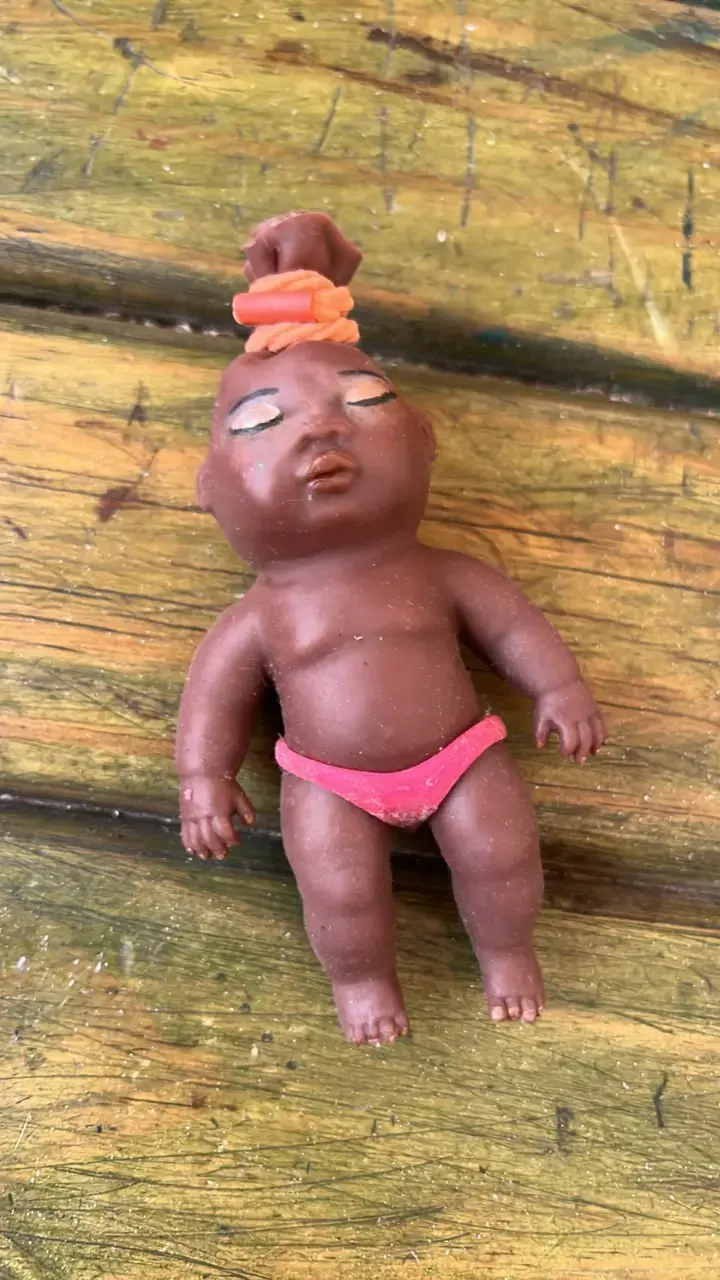 Muñeca artesanal de colección pequeña