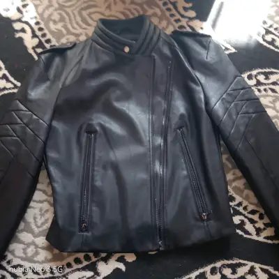 Chaqueta de cuero sintético negra para mujer - miniatura 2
