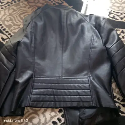 Chaqueta de cuero sintético negra para mujer - miniatura 3