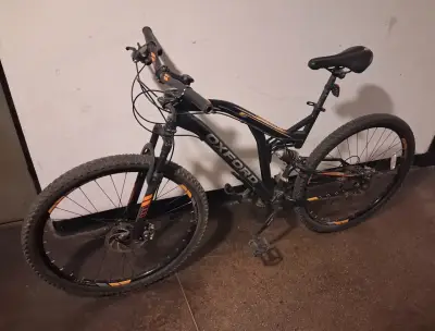 Bicicleta de montaña Oxford negra con suspensión - miniatura 1