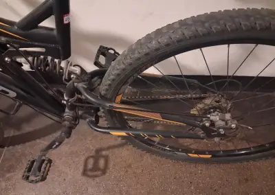 Bicicleta de montaña Oxford negra con suspensión - miniatura 4