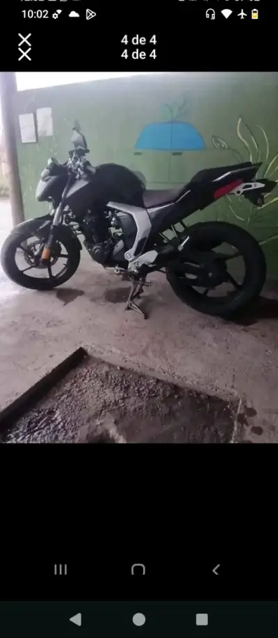 Moto Yamaha fzn deportiva negra en buen estado - miniatura 1