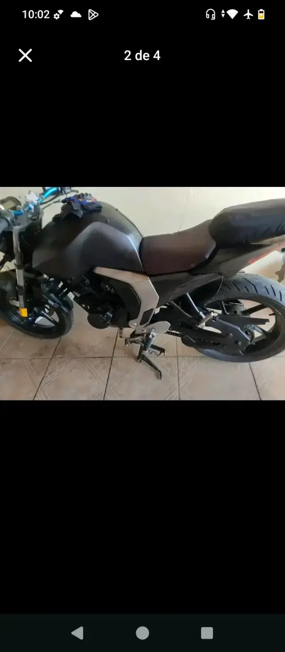 Moto Yamaha fzn deportiva negra en buen estado - 3