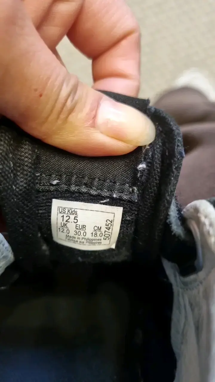 Zapatillas de niño con velcro y diseño de llamas - 4