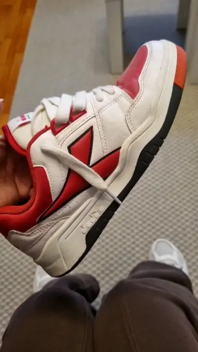 Zapatillas deportivas rojas y blancas Diadora - miniatura 2