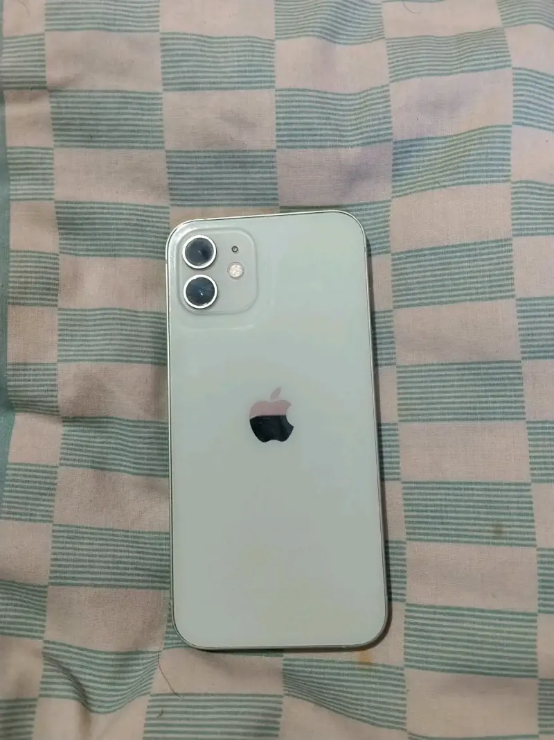 iPhone 12 con batería degradada en buen estado - 3