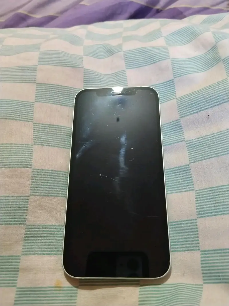 iPhone 12 con batería degradada en buen estado - 4