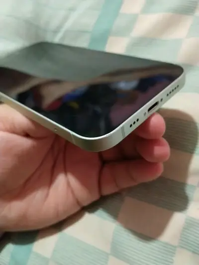 iPhone 12 con batería degradada en buen estado - miniatura 5