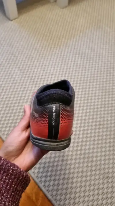Zapatillas de fútbol sala New Balance negras y rojas - miniatura 4