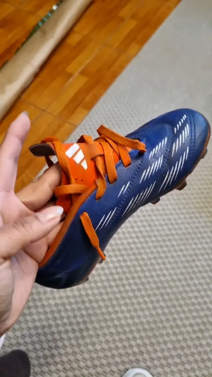 Zapatillas de fútbol Adidas Predator azul y naranja