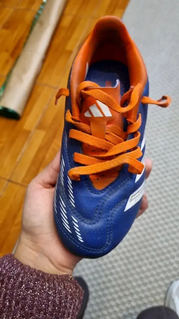 Zapatillas de fútbol Adidas Predator azul y naranja - 2