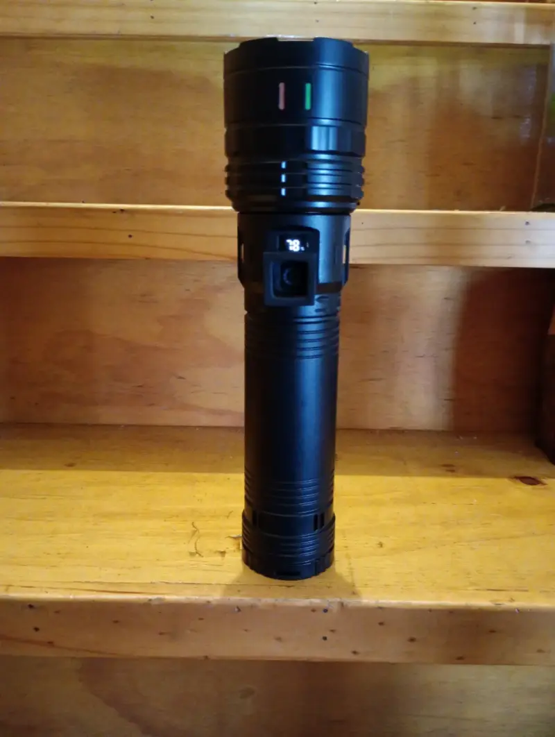 Linterna táctica LED recargable potente - 1