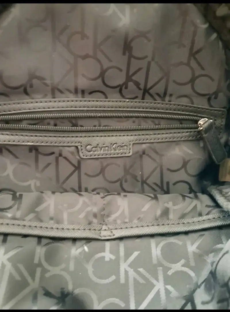 Mochila Calvin Klein con cadena decorativa - 2