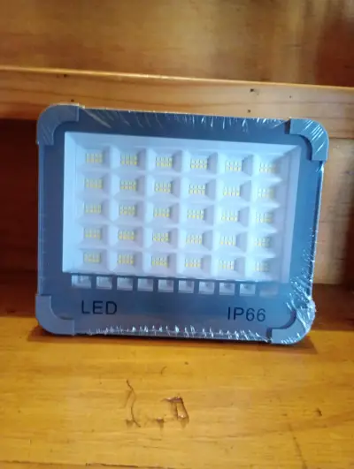 Reflector LED Solar IP66 para Exteriores - miniatura 1