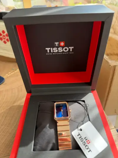 Reloj Tissot de Pulsera Dorado con Esfera Azul - miniatura 2