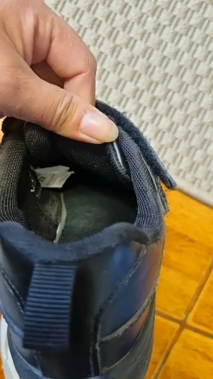 Zapatillas negras para niños con velcro - 3