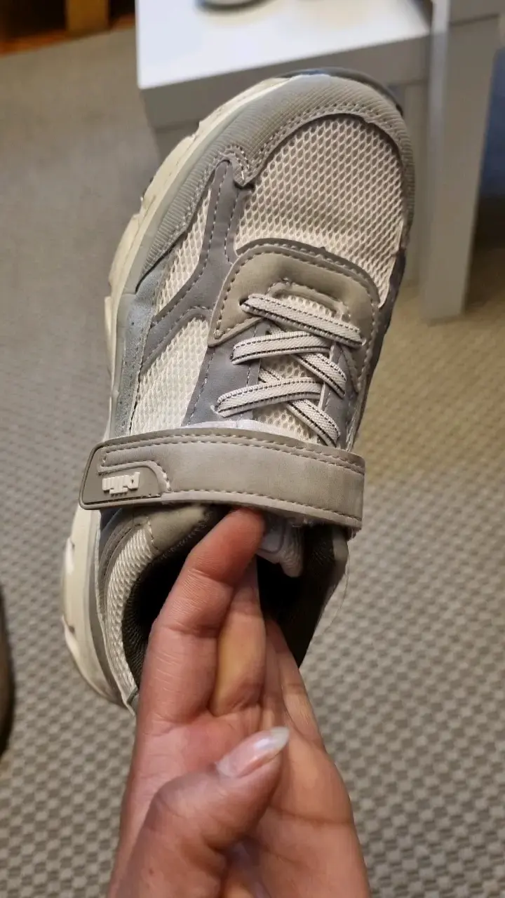 Zapatillas deportivas grises con velcro para niños