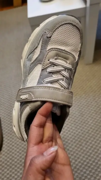Zapatillas deportivas grises con velcro para niños - miniatura 1