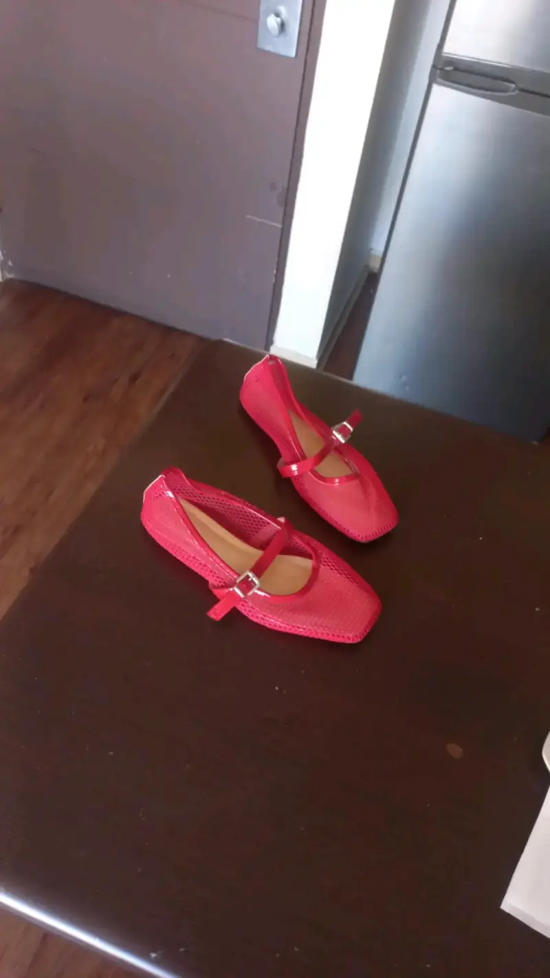 Zapatos planos rojos de malla para mujer