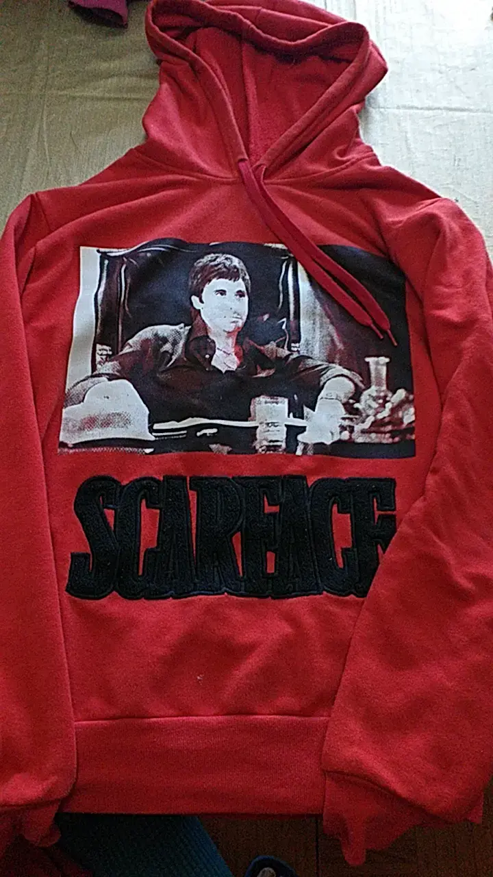 Polerón rojo con diseño Scarface - 1