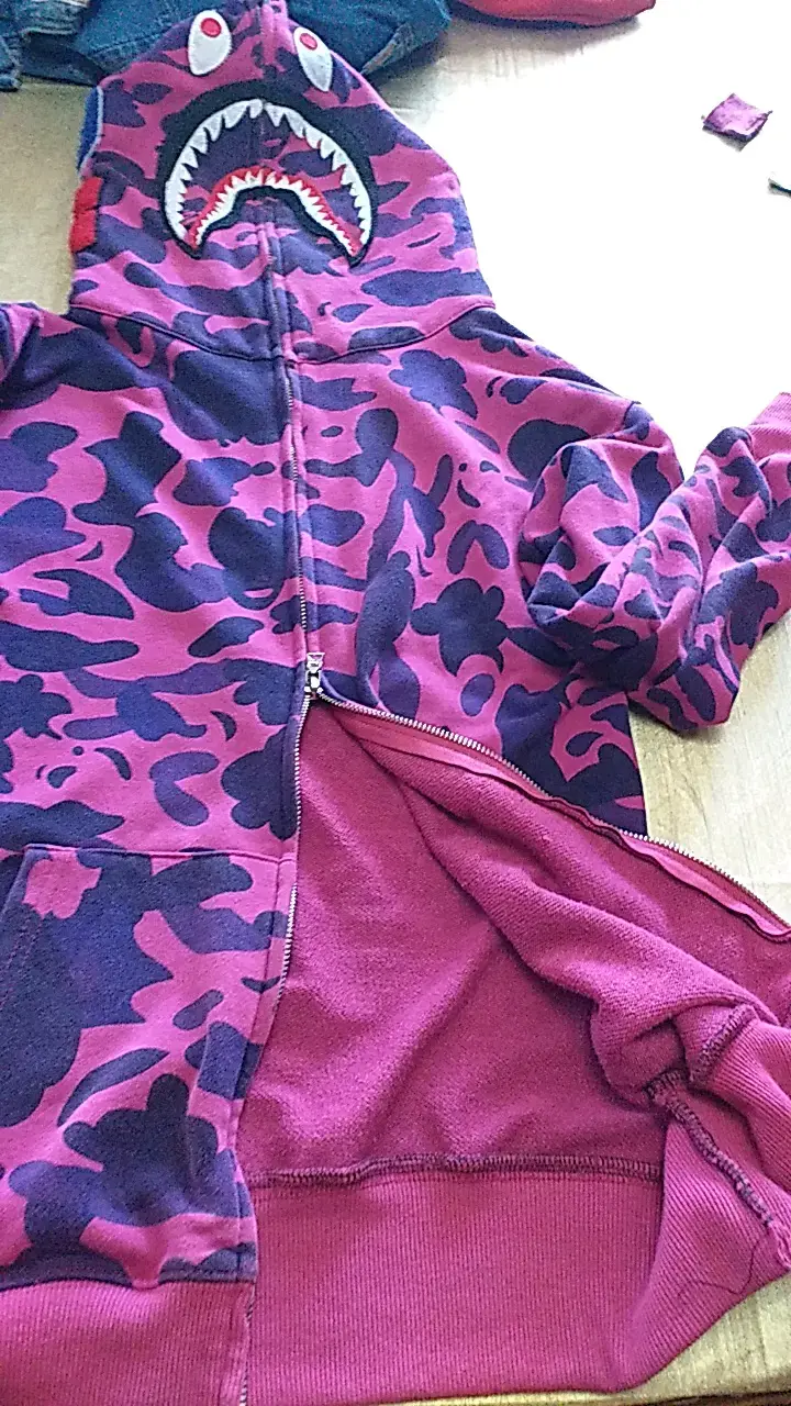 Polerón con capucha camuflado morado y diseño - 2