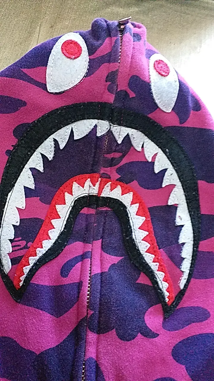 Polerón con capucha camuflado morado y diseño - 3