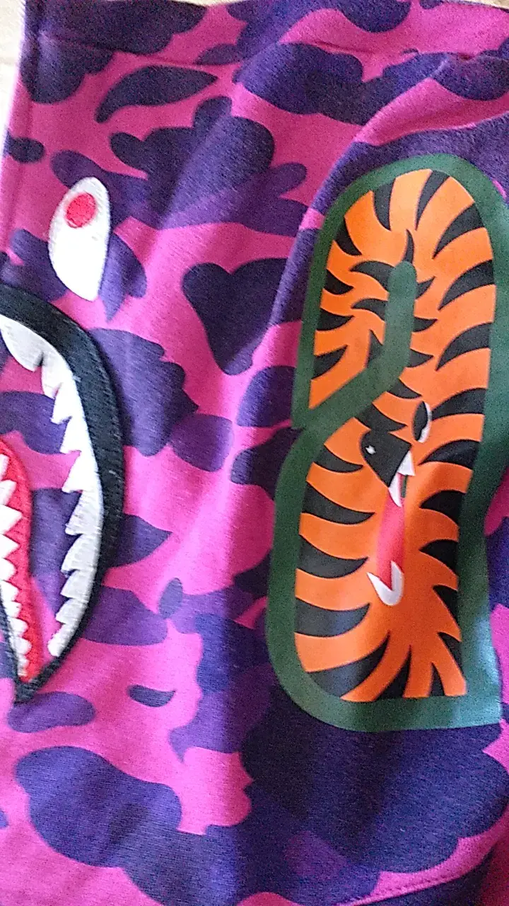 Polerón con capucha camuflado morado y diseño - 5