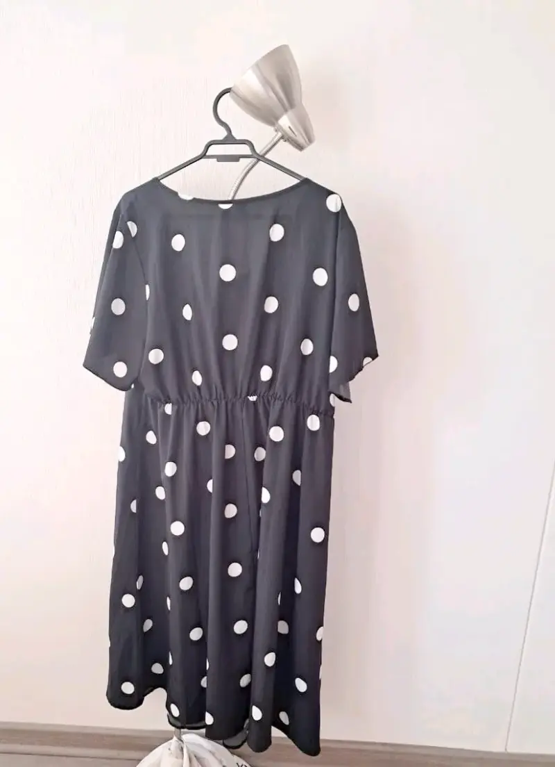 Vestido negro con lunares blancos - 2