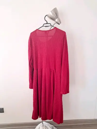 Vestido rojo de manga larga para mujer - miniatura 2