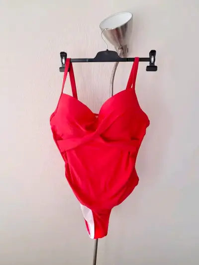 Traje de baño rojo para mujer - miniatura 1