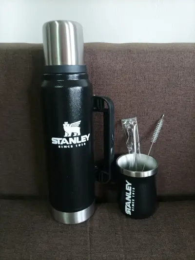 Termo Stanley con vaso y bombilla - miniatura 2